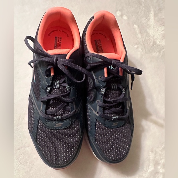 Skechers size 8 women’s navy & pink athletic shoes. Air cooled goga mat. EUC - Picture 2 of 7